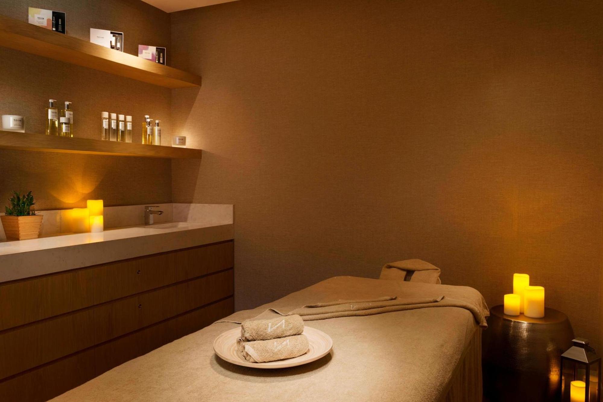 La Ville Hotel & Suites City Walk Dubai, Autograph Collection Екстер'єр фото A treatment room at The Spa at The Landmark