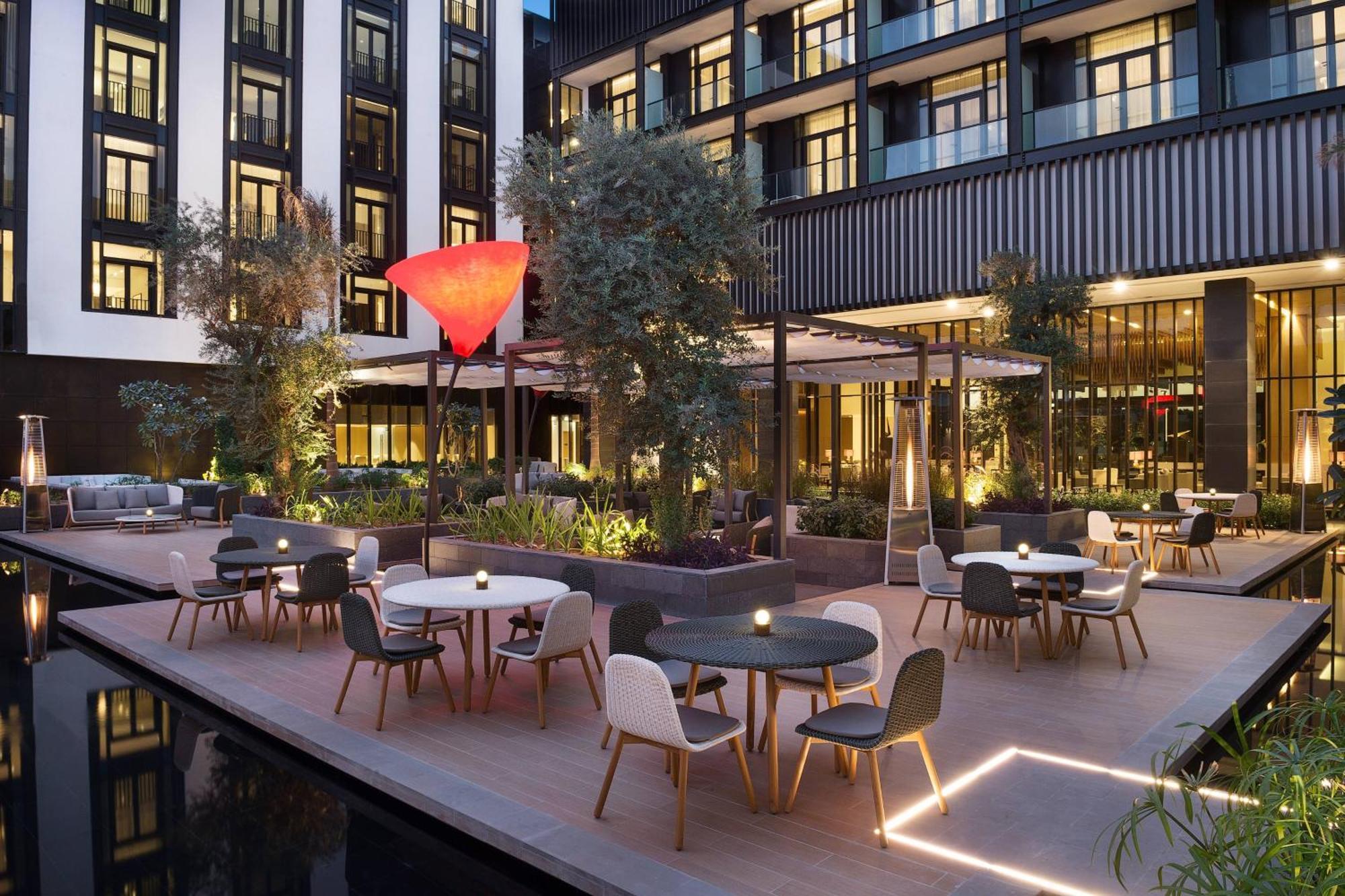 La Ville Hotel & Suites City Walk Dubai, Autograph Collection Екстер'єр фото The hotel's courtyard